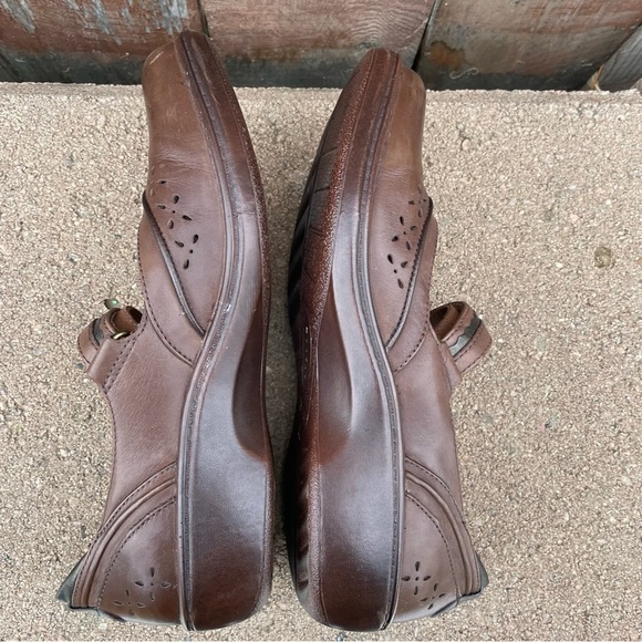 ARAVON Women’s Dolly Mary Jane Flat Brown Leather Size 8 - Picture 10 of 15